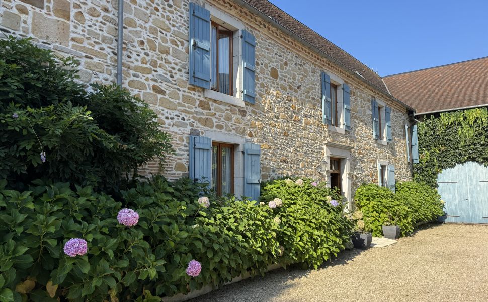 French property for sale - FCH1156