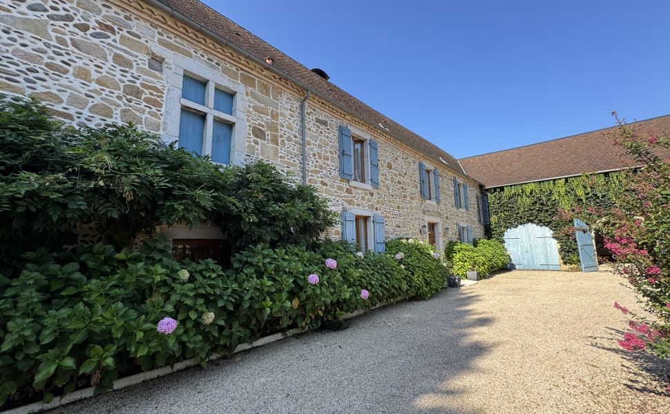 French property for sale - FCH1156
