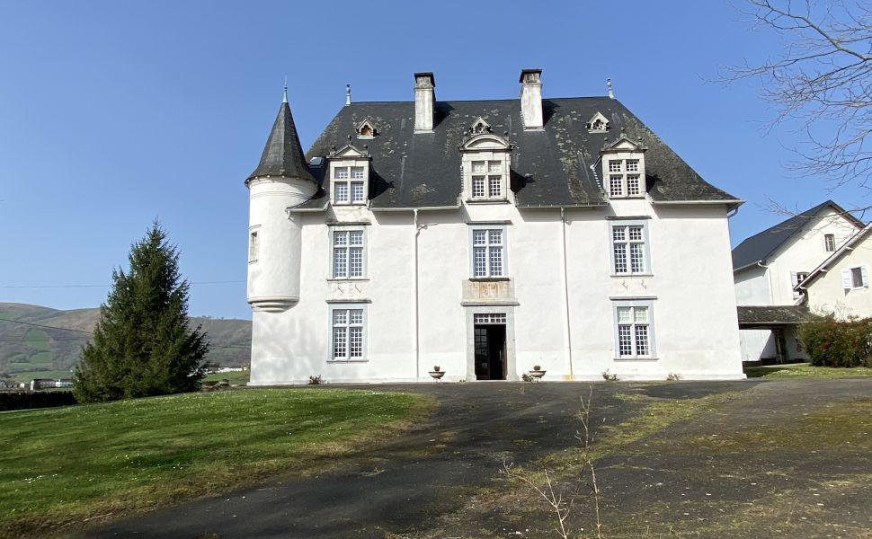 French property for sale - FCH905