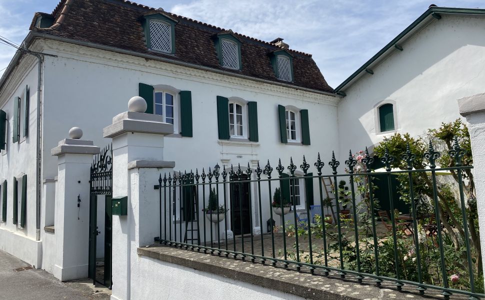 French property for sale - FCH847