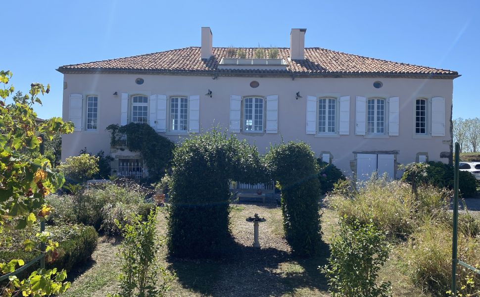 French property for sale - FCH912