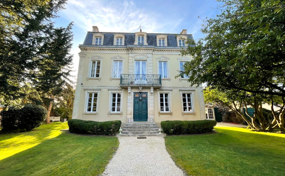French property for sale - FCH904