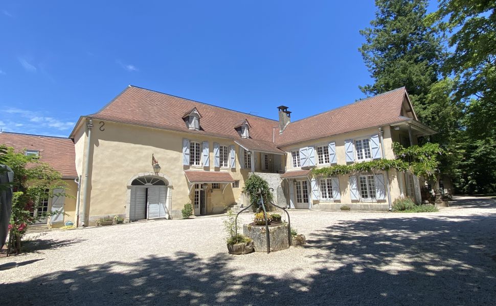 French property for sale - FCH923