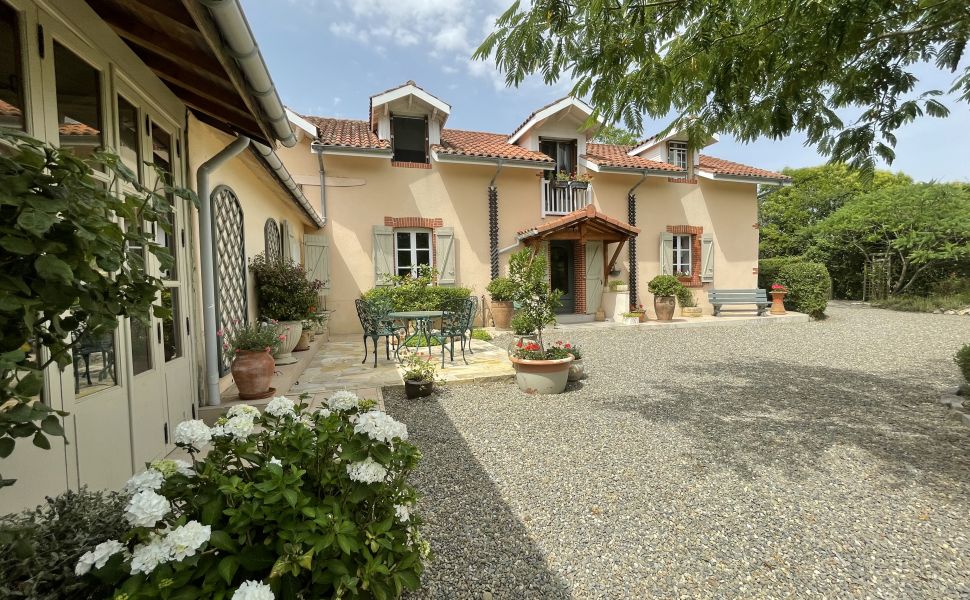 French property for sale - FCH1009