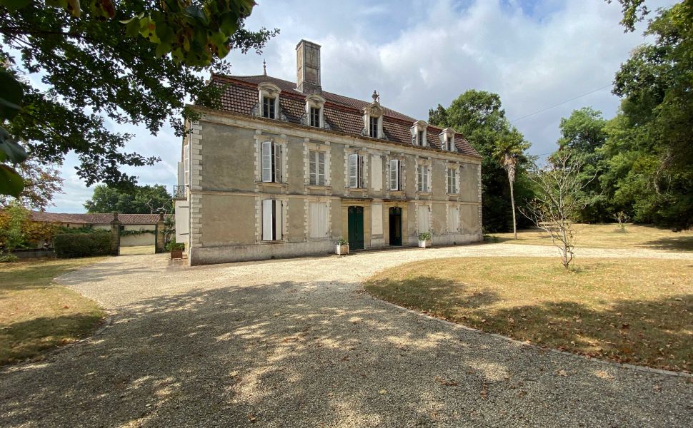 French property for sale - FCH935