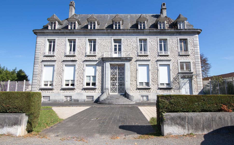 French property for sale - FCH1017
