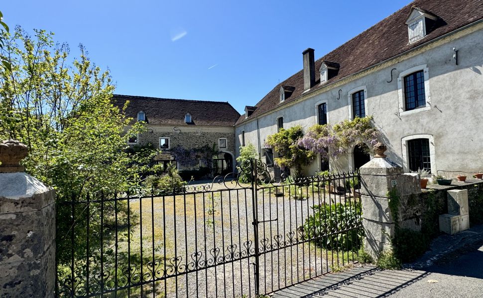 French property for sale - FCH1052