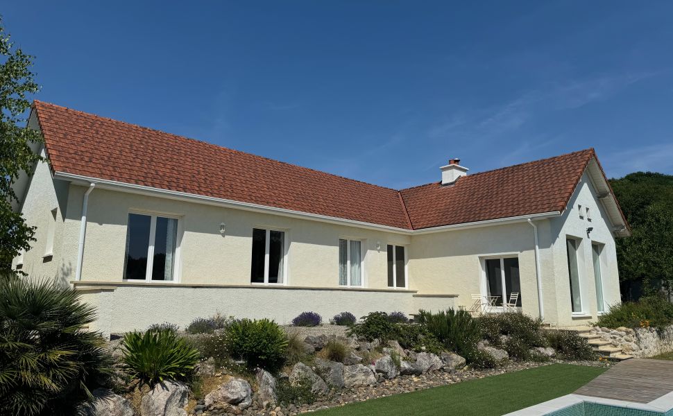 Villa de Campagne avec Chalet en Bois, Piscine et Grand Jardin