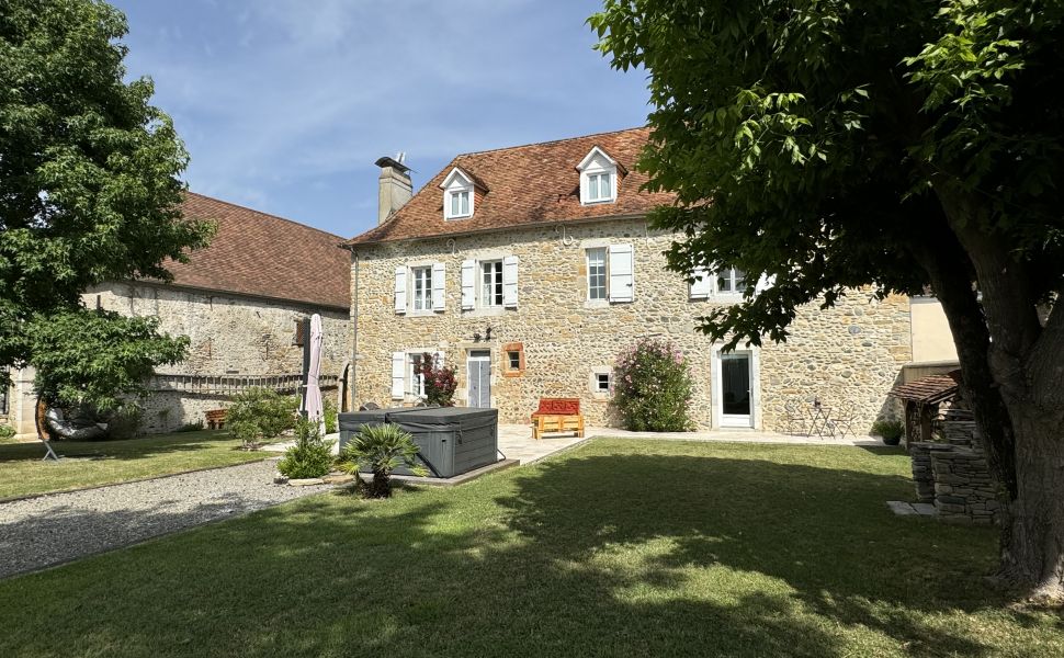 Belle Maison 18ème Siècle, Entièrement Rénovée Avec Vue Pyrénées et Grange Indépendante