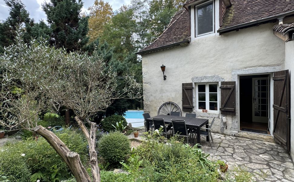 Charmant Moulin Datant du 19ème Siècle, Doté d'Une Piscine, Dans Un Cadre de Paix