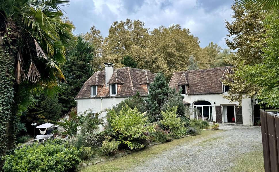 French property for sale - FCH1081