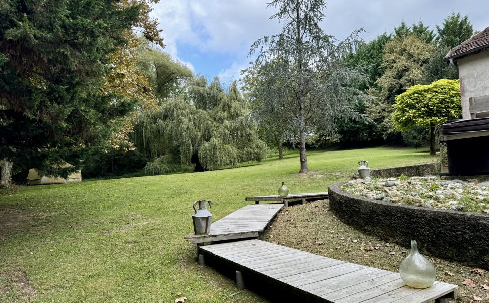 Charmant Moulin Datant du 19ème Siècle, Doté d'Une Piscine, Dans Un Cadre de Paix