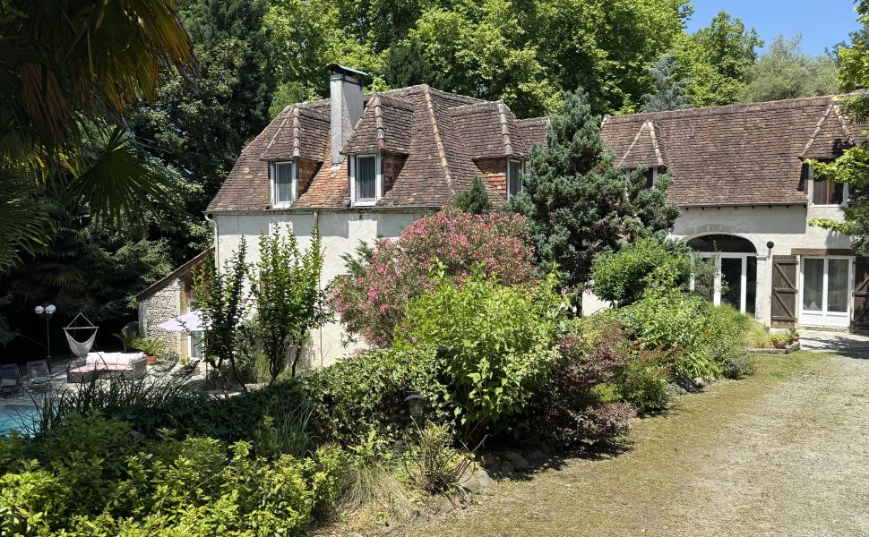 French property for sale - FCH1138