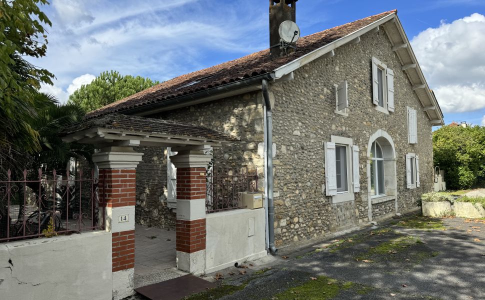 Impeccable Ferme Landaise du 18ème Siècle, Sur Un Parc Paysager de 2,500m2