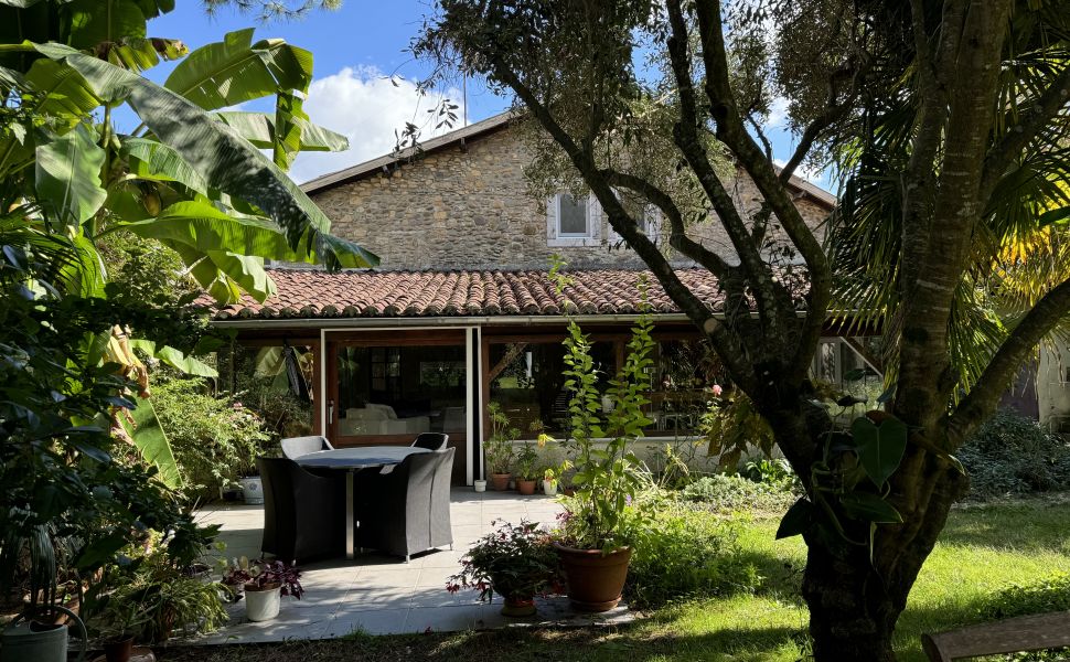 Impeccable Ferme Landaise du 18ème Siècle, Sur Un Parc Paysager de 2,500m2