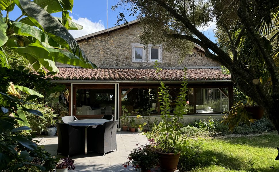 Impeccable Ferme Landaise du 18ème Siècle, Sur Un Parc Paysager de 2,500m2