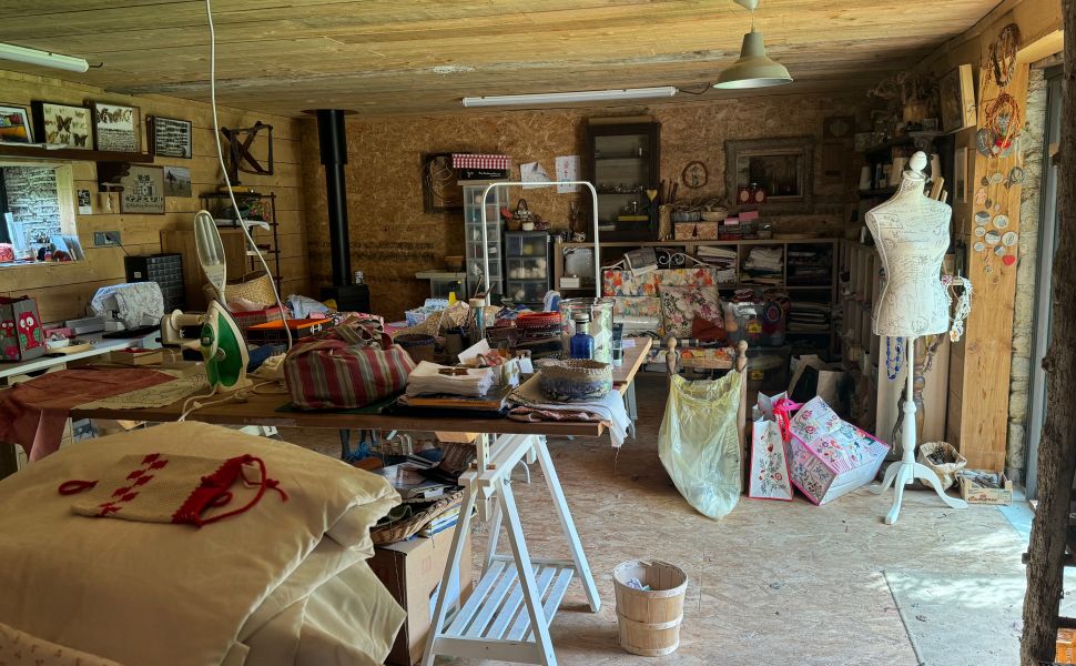 Maison de Maître du XVIIe siècle, située dans une jolie cour avec son chai et ses granges d'origine