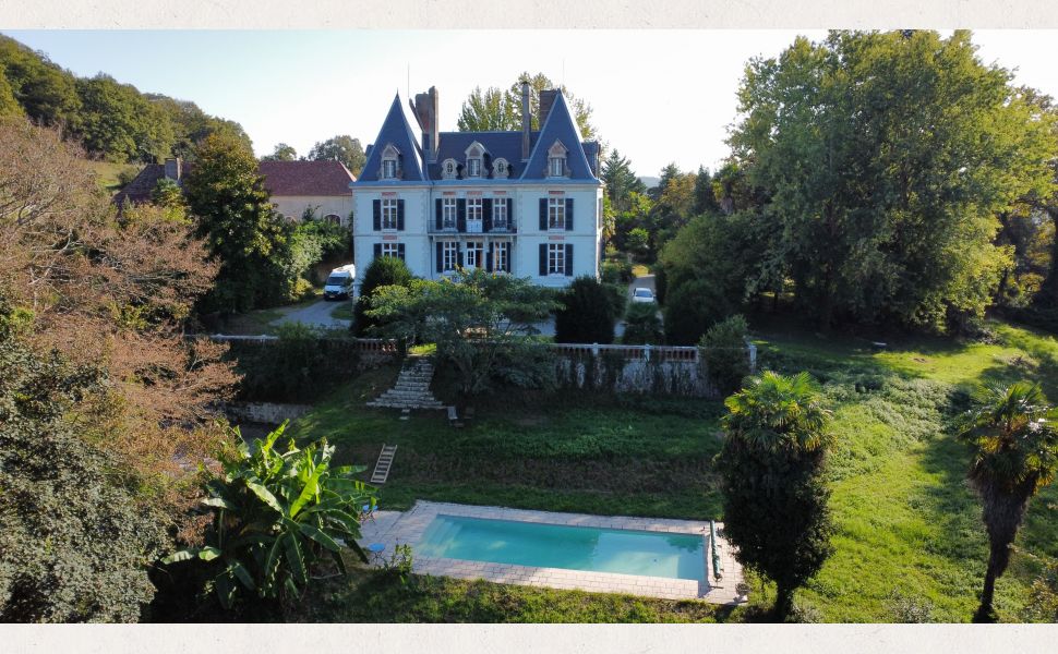 Elégant Château de XIXe Siècle; Architecture intérieure de Napoleon III; 4HA avec Piscine