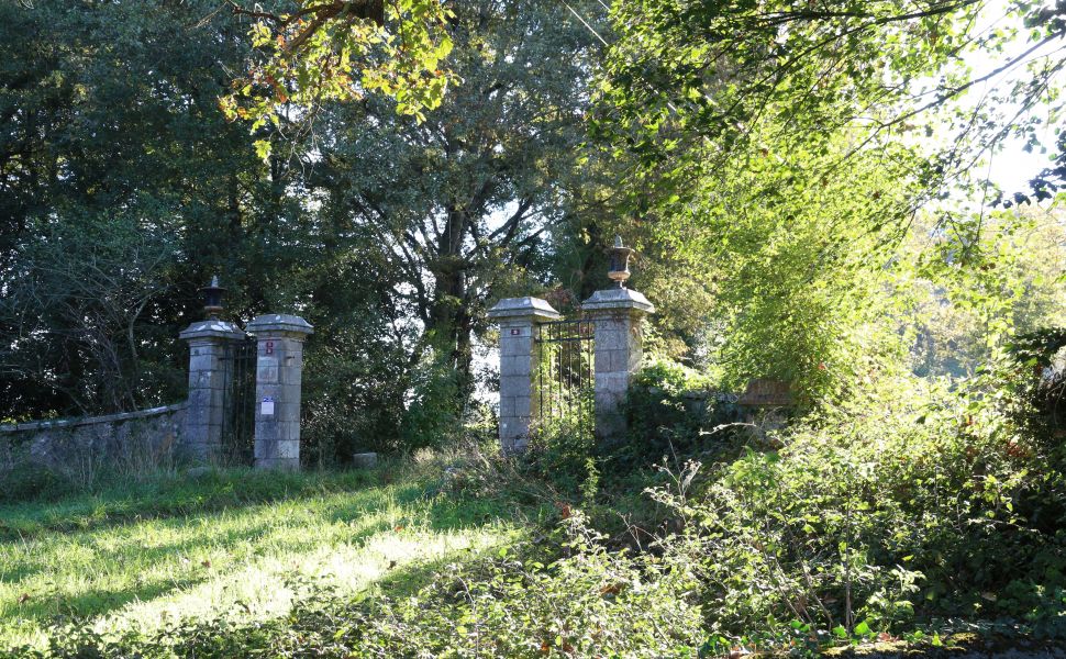 Elégant Château de XIXe Siècle; Architecture intérieure de Napoleon III; 4HA avec Piscine