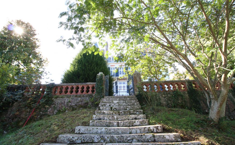 Elégant Château de XIXe Siècle; Architecture intérieure de Napoleon III; 4HA avec Piscine