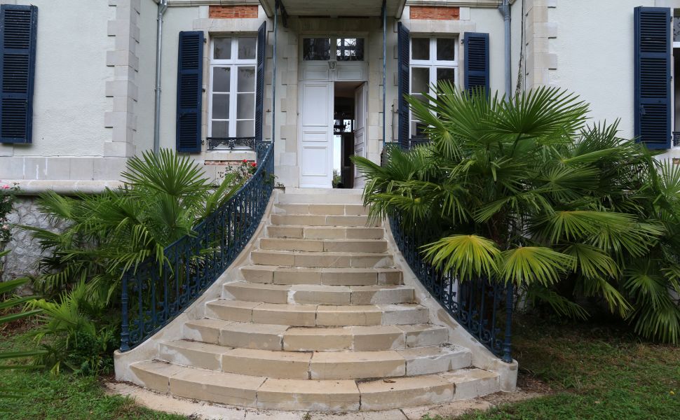 Elégant Château de XIXe Siècle; Architecture intérieure de Napoleon III; 4HA avec Piscine