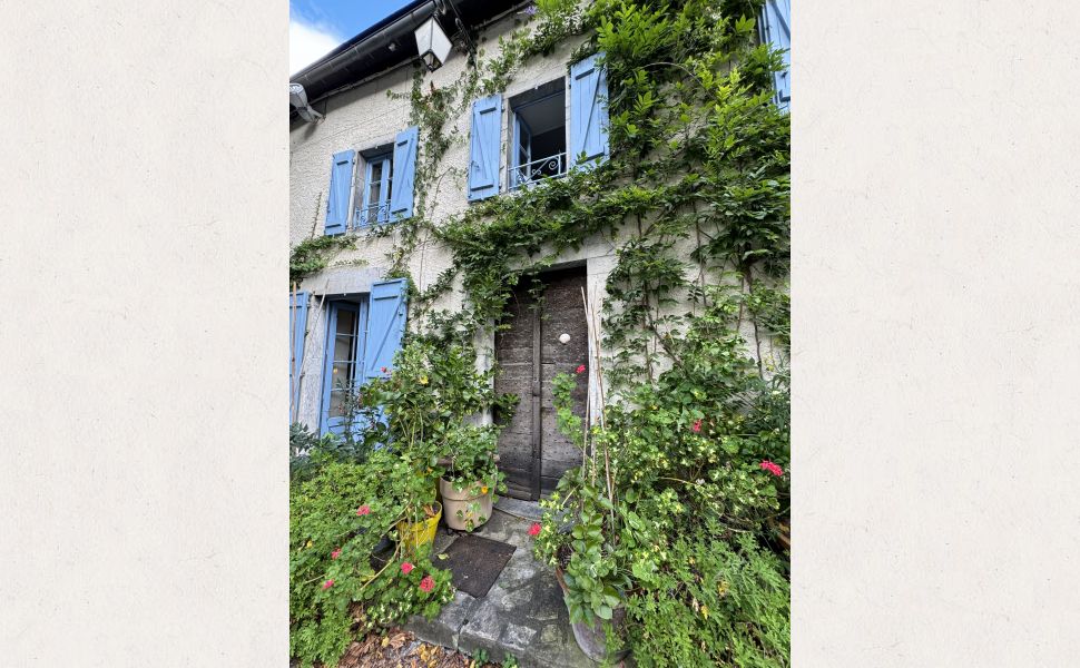 Charmante Maison Béarnaise avec studio d’Artiste au Coeur de la Vallee d’Aspe