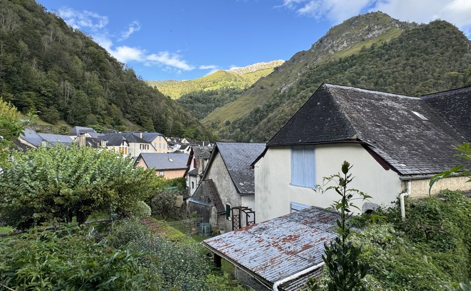 Charmante Maison Béarnaise avec studio d’Artiste au Coeur de la Vallee d’Aspe