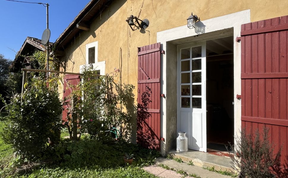 Pavilion de chasse XVIIeme, ferme, studio et 2.2 HA de terrain