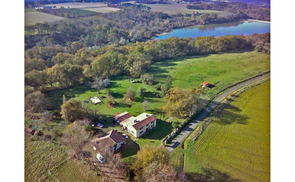 Pavilion de chasse XVIIeme, ferme, studio et 2.2 HA de terrain