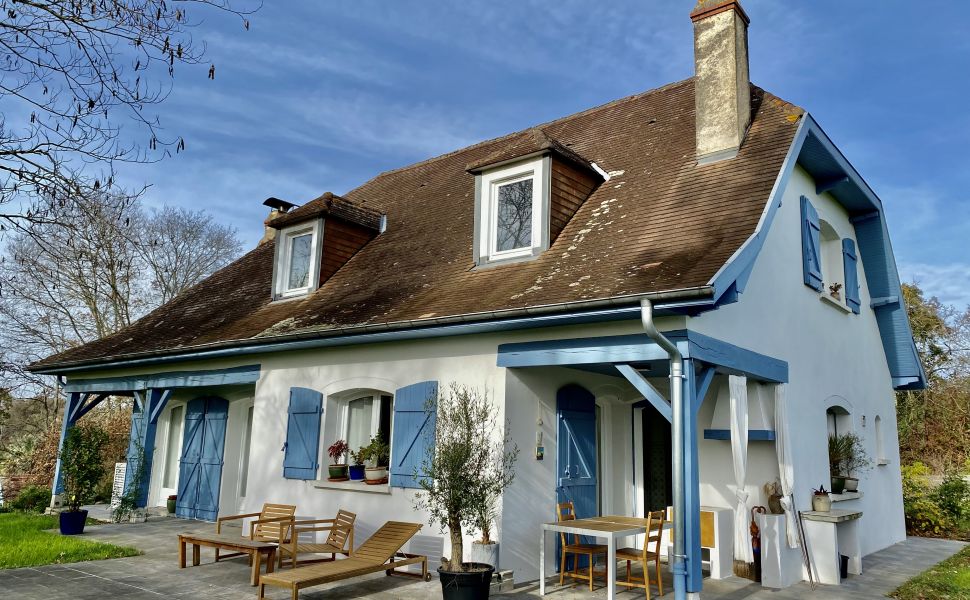 Belle Maison Néo-Béarnaise Située Dans la Ville Thermale de Salies de Béarn