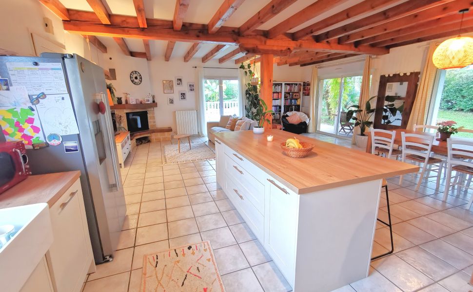 Maison Familiale avec Annexe Attenante offre un véritable havre de paix, 10mins de PAU