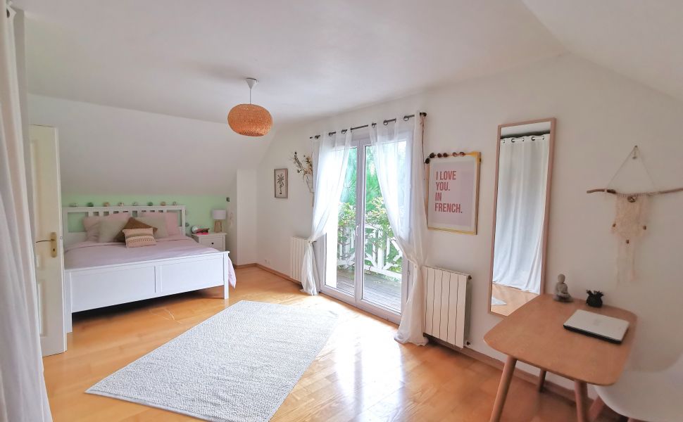 Maison Familiale avec Annexe Attenante offre un véritable havre de paix, 10mins de PAU