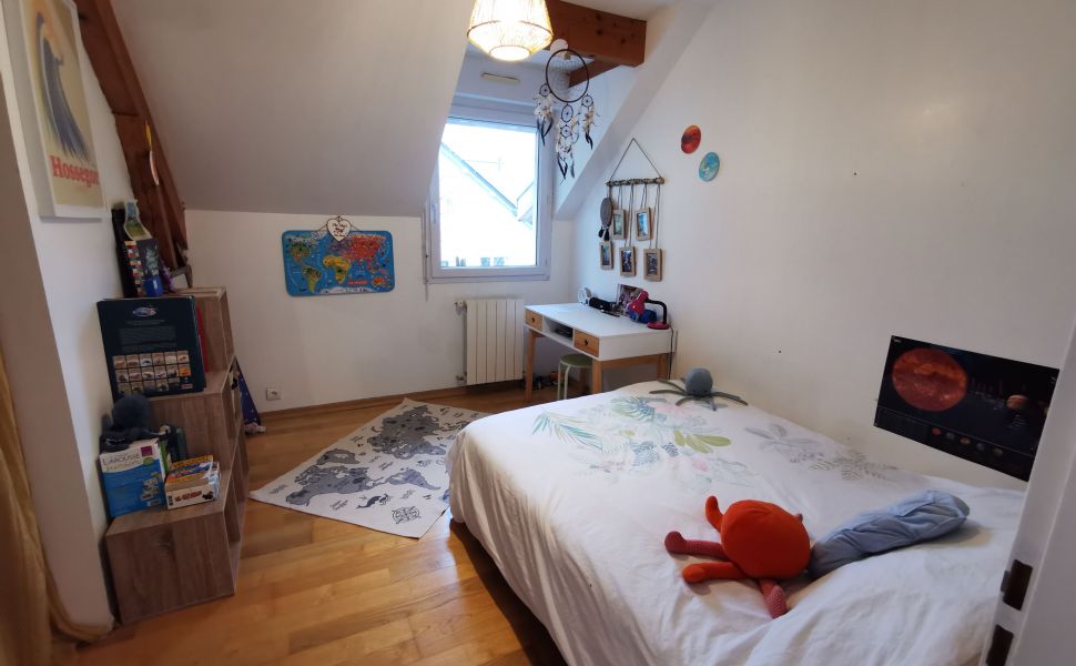 Maison Familiale avec Annexe Attenante offre un véritable havre de paix, 10mins de PAU