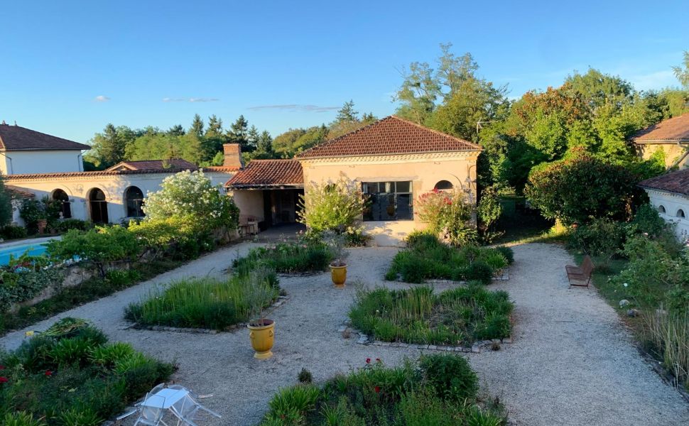 Un Renovation Magnifique d’un Écurie en Propriété Familiale avec Trois Gites