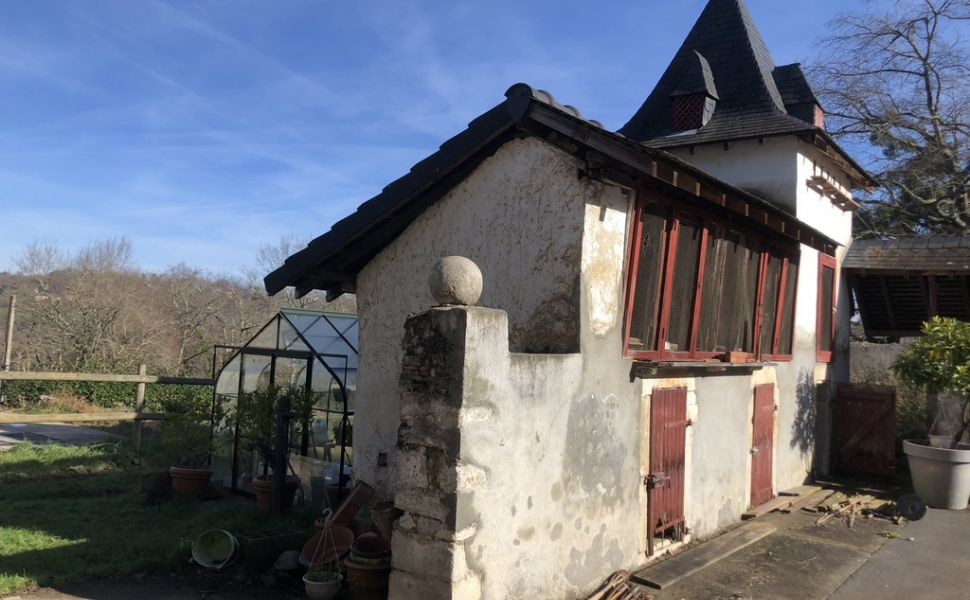 Propriété Equestre près de Pau avec 11 Ecuries, 15 ha, Paddocks et Petit Vignoble