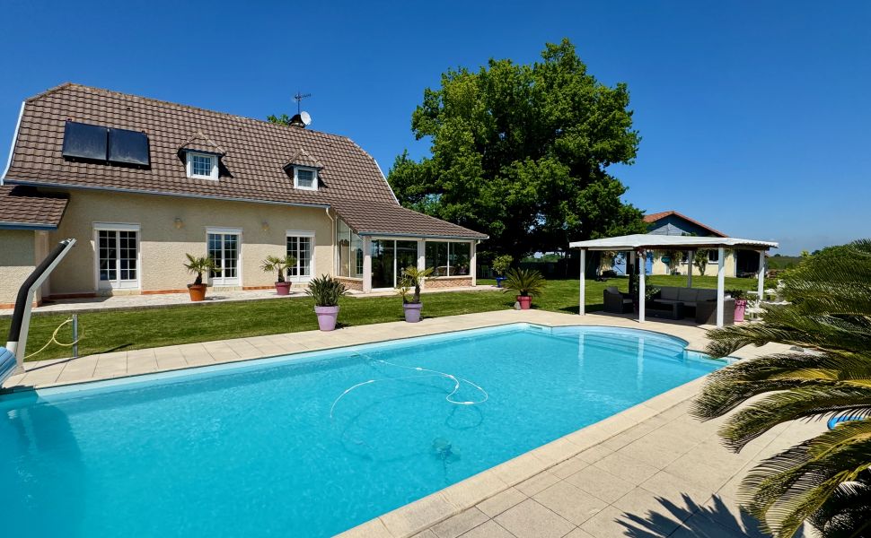 French property for sale - FCH1116