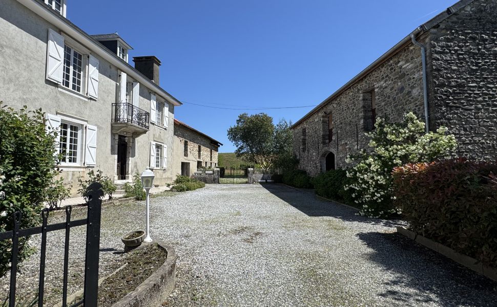French property for sale - FCH1137