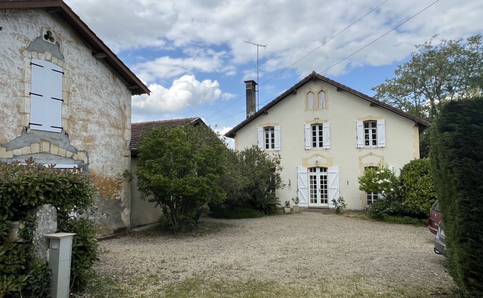 French property for sale - FCH1130