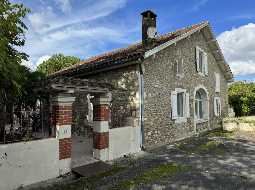 An Immaculately Presented 18C Landaise Farmhouse In Private, Landscaped Grounds of 2,500m2