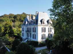 Elégant Château de XIXe Siècle; Architecture intérieure de Napoleon III; 4HA avec Piscine