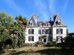 Elégant Château de XIXe Siècle; Architecture intérieure de Napoleon III; 4HA avec Piscine