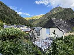 Charming Bearnaise Village House With Artists Studio In the Heart of The Valley Aspe