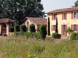 Pavilion de chasse XVIIeme, ferme, studio et 2.2 HA de terrain