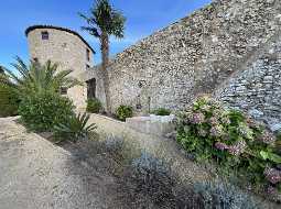 Propriété exceptionnelle allie patrimoine et modernité au cœur de Saint Sever.