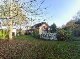 Maison Familiale avec Annexe Attenante offre un véritable havre de paix, 10mins de PAU