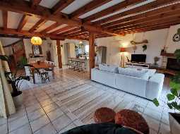 Maison Familiale avec Annexe Attenante offre un véritable havre de paix, 10mins de PAU