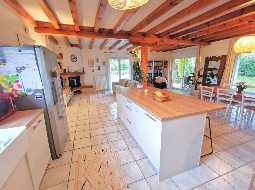 Maison Familiale avec Annexe Attenante offre un véritable havre de paix, 10mins de PAU