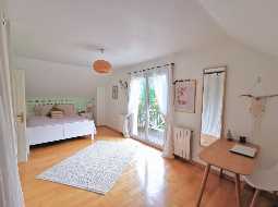 Maison Familiale avec Annexe Attenante offre un véritable havre de paix, 10mins de PAU