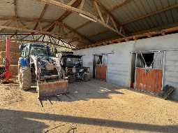 Propriété Equestre près de Pau avec 11 Ecuries, 15 ha, Paddocks et Petit Vignoble