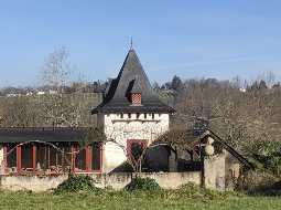 Propriété Equestre près de Pau avec 11 Ecuries, 15 ha, Paddocks et Petit Vignoble